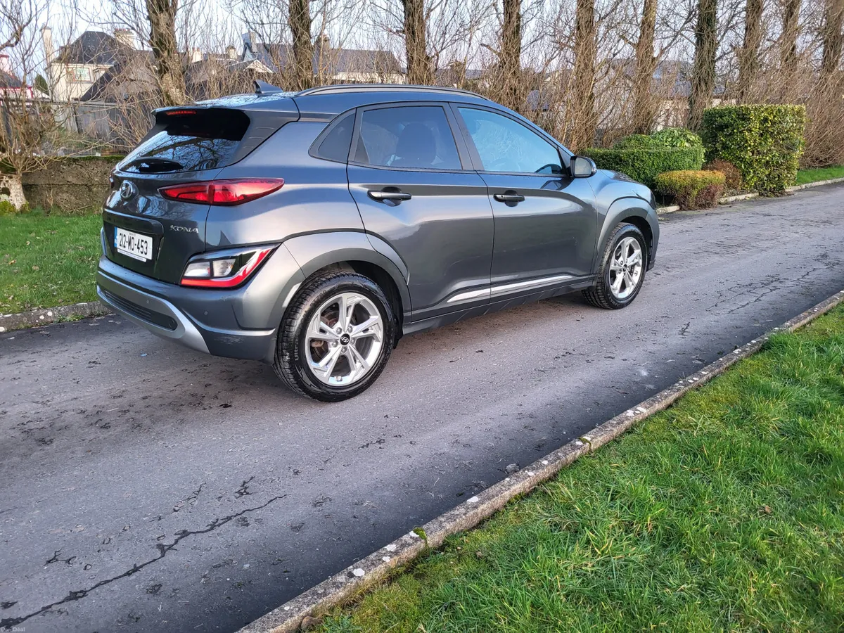 Hyundai KONA EXECUTIVE  MINT CONDITION - Image 2