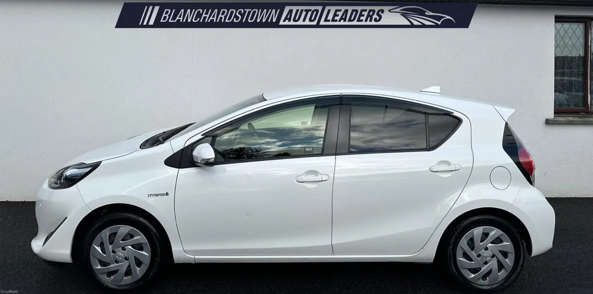 TOYOTA AQUA 1.5 HYBRID 73 BHP - Image 2