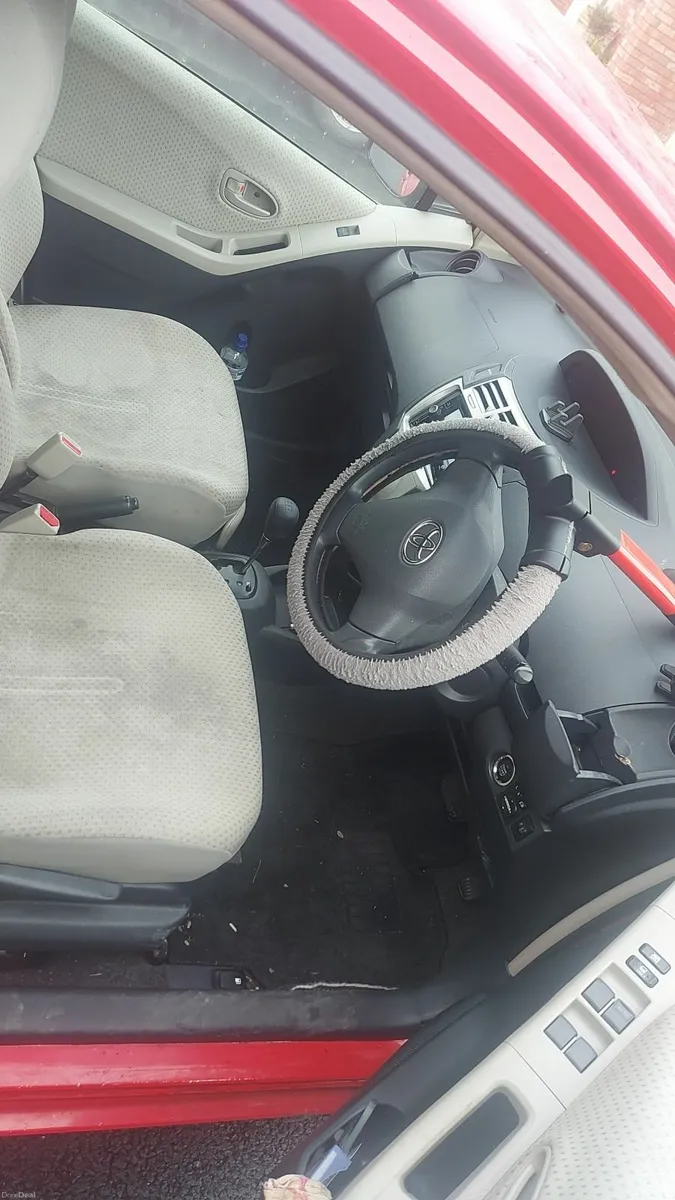 Toyota Vitz 2006 Red Automatic 1.0 L - Image 4