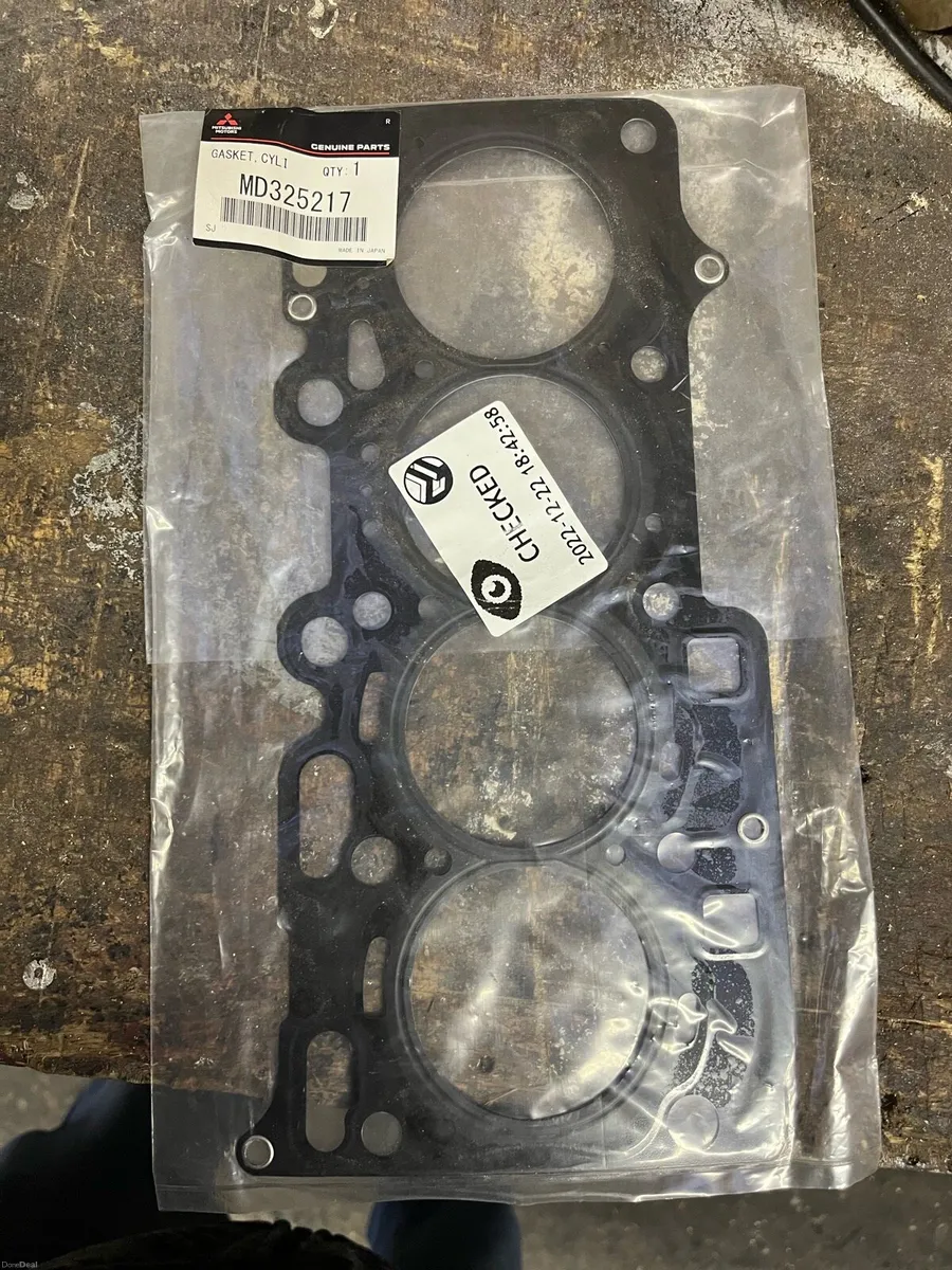 1997  pajero junior new  engine rebuild parts - Image 1