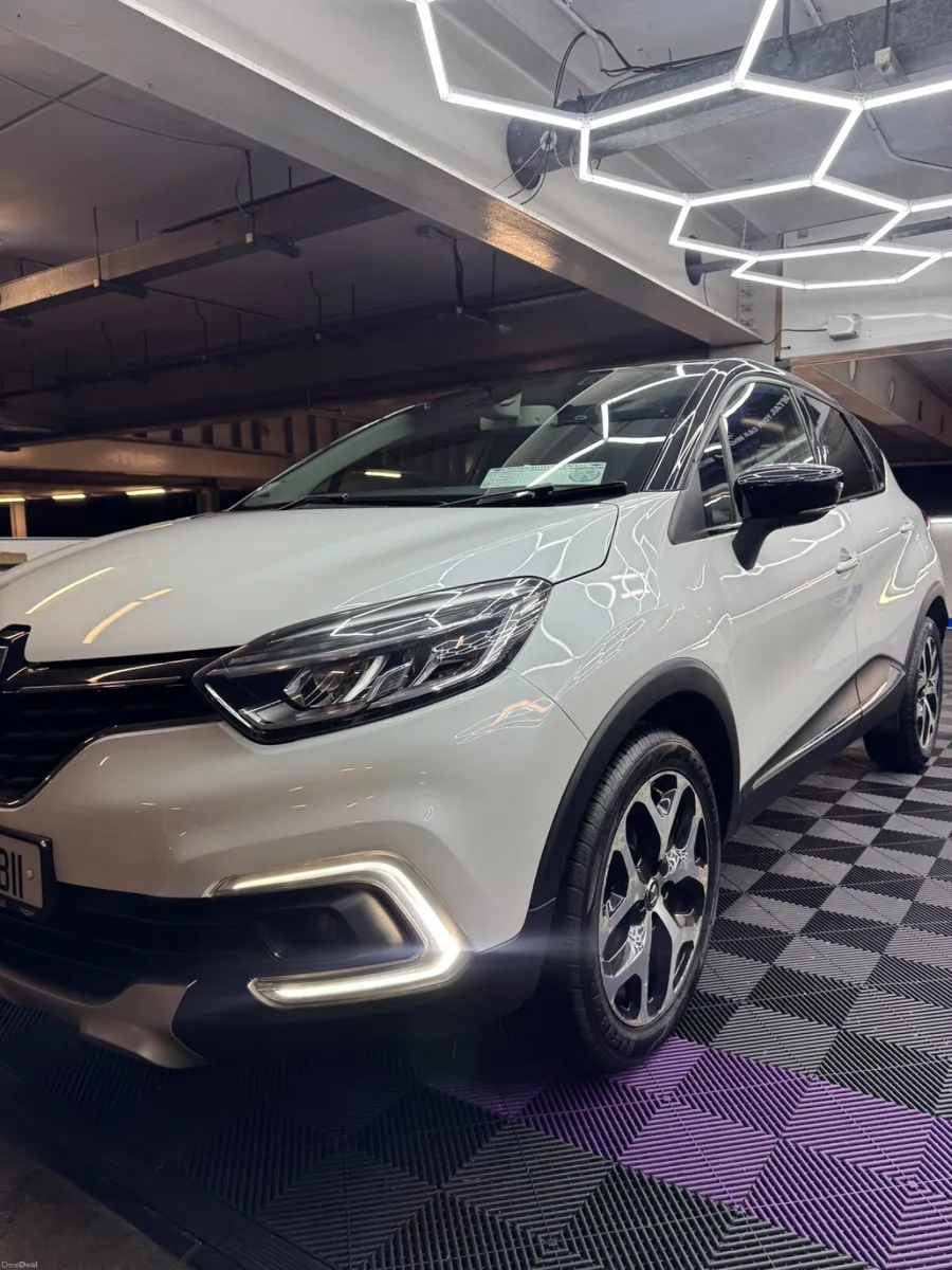 181 Renault Captur 1.OL VERY HIGH SPEC - Image 4