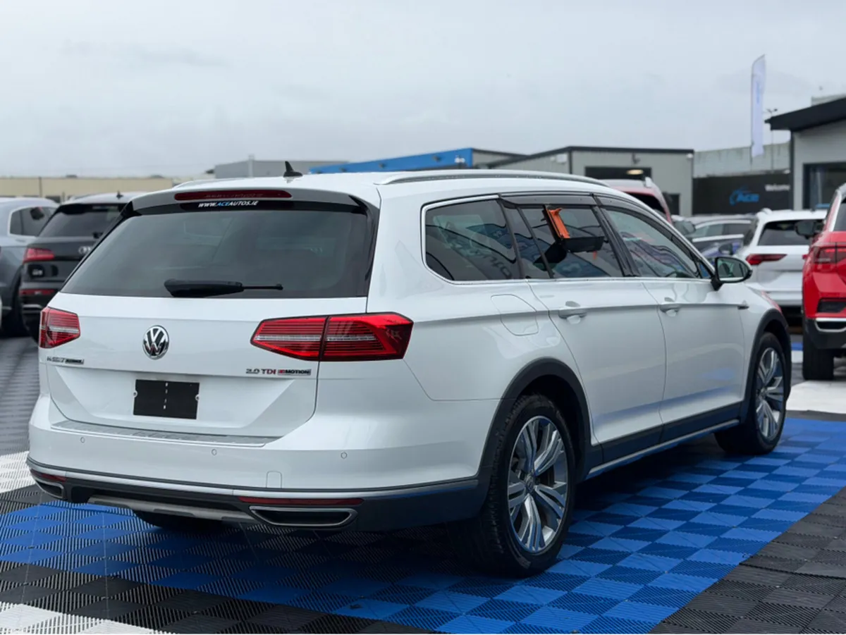 Volkswagen Passat ALLTRACK - 4WD - 2.0L DIESEL - A - Image 4