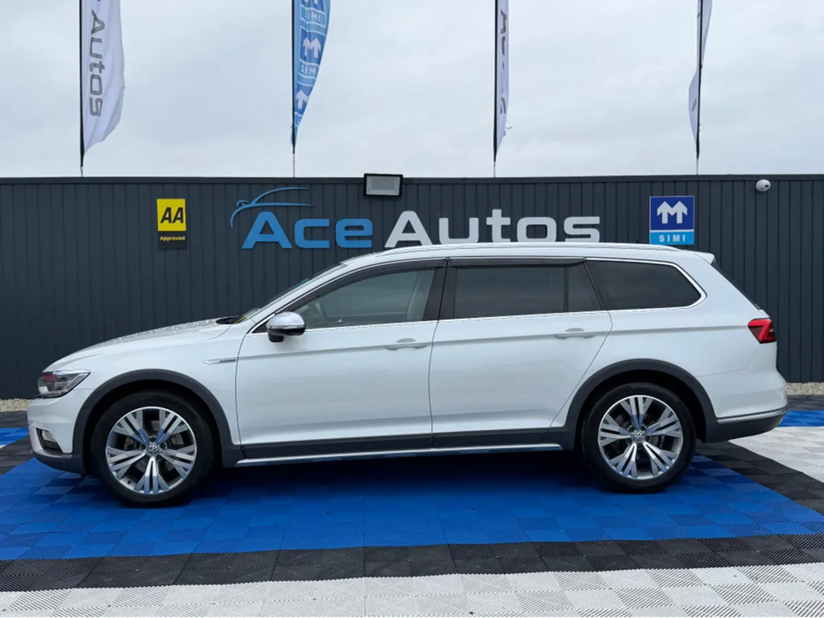 Volkswagen Passat ALLTRACK - 4WD - 2.0L DIESEL - A - Image 4