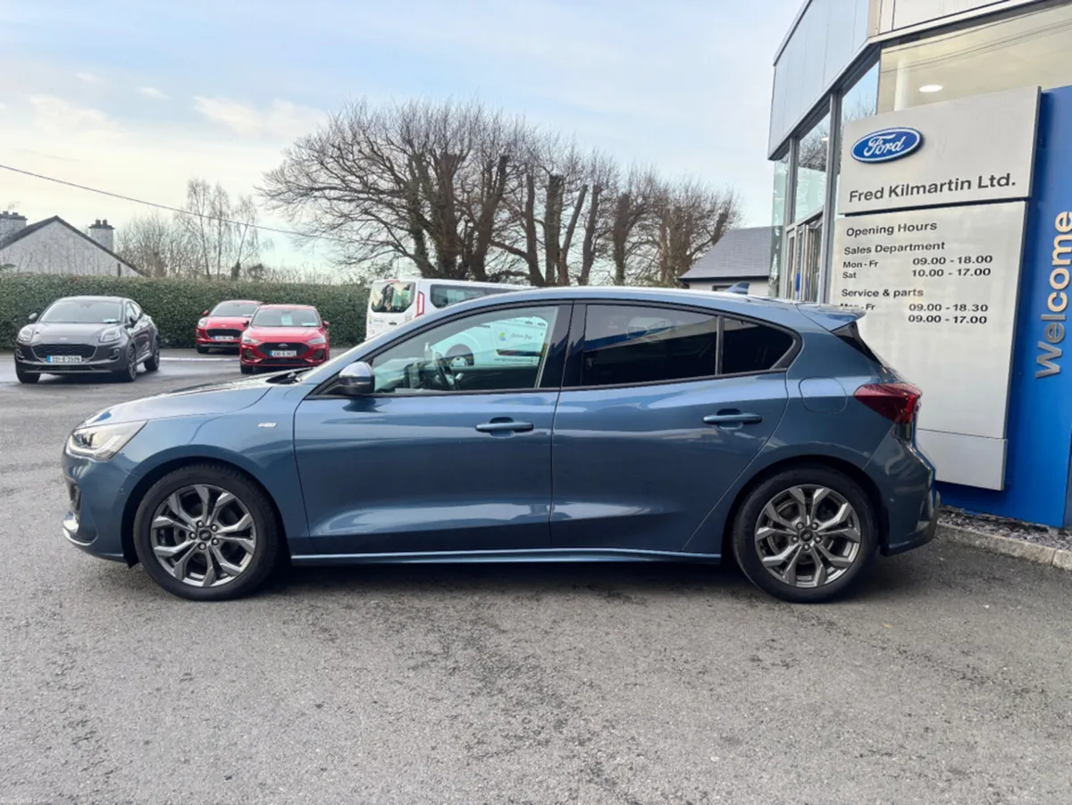 Ford Focus ST-LINE 1.0T 125 M6 FWD 4DR - Image 3