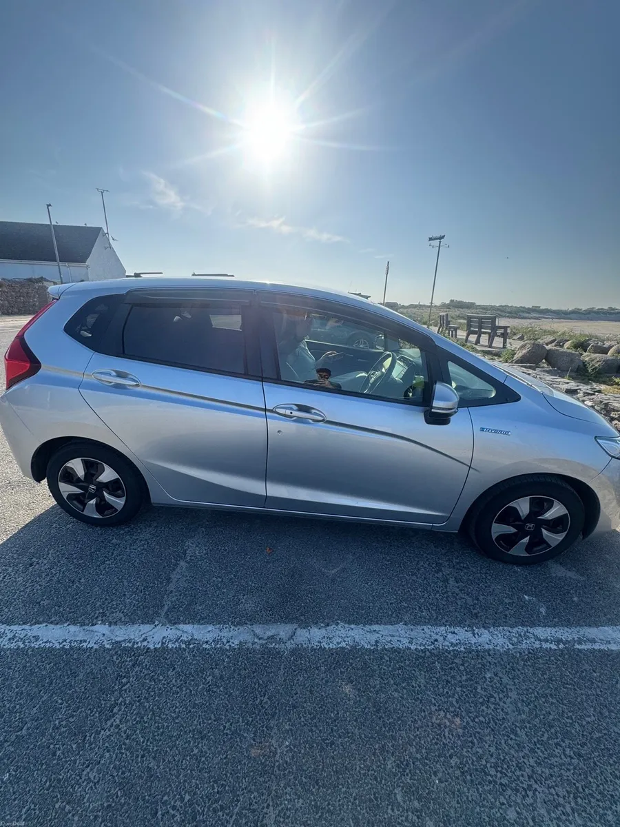 Honda FIT hybrid 2017 full options - Image 3