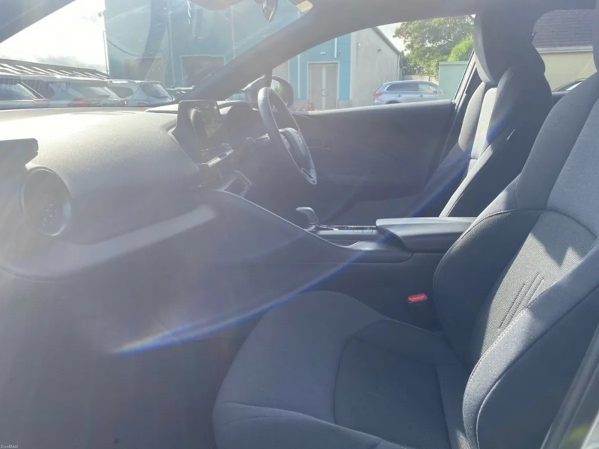 Toyota C-HR C-HR PHEV SPORT+ - Image 6