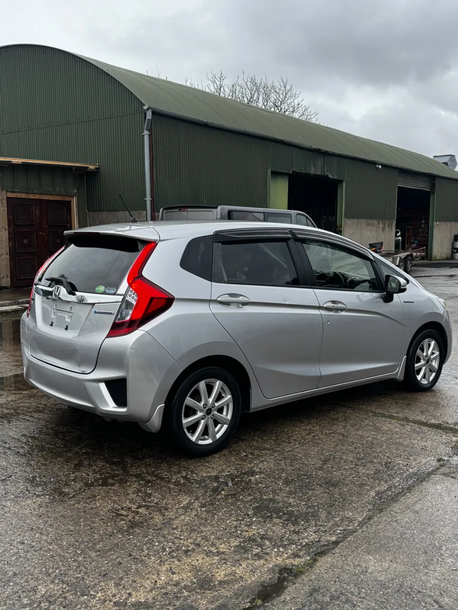 Honda fit 1.5 Auto Hybrid 54000kms 2014 - Image 4