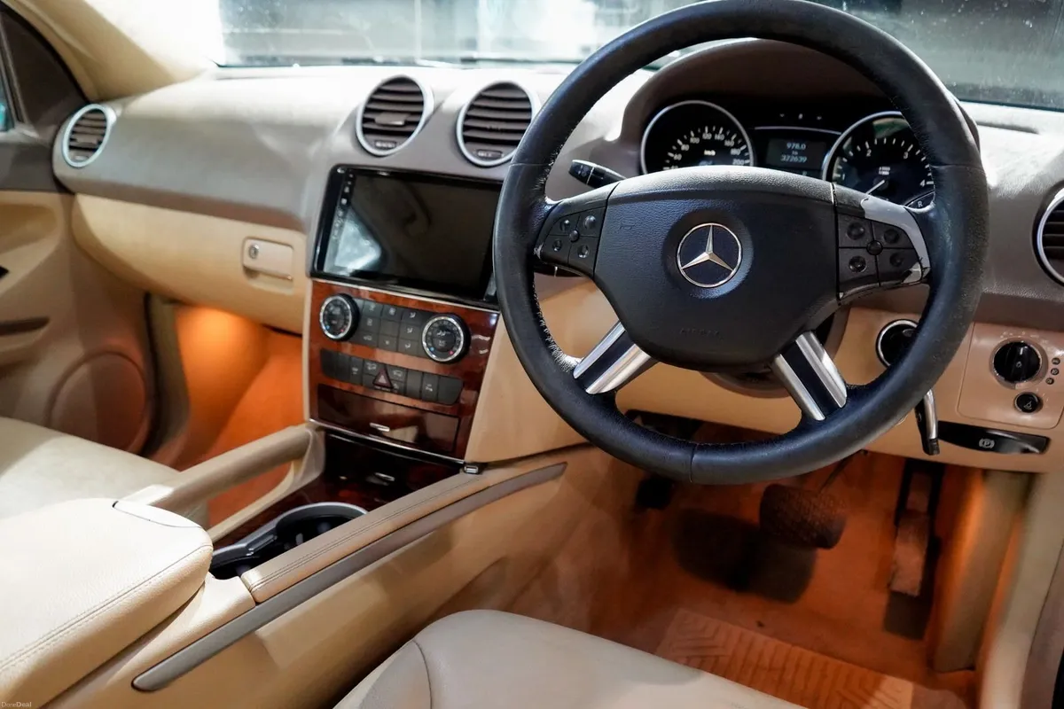 Mercedes-Benz M-Class 2010 - Image 6
