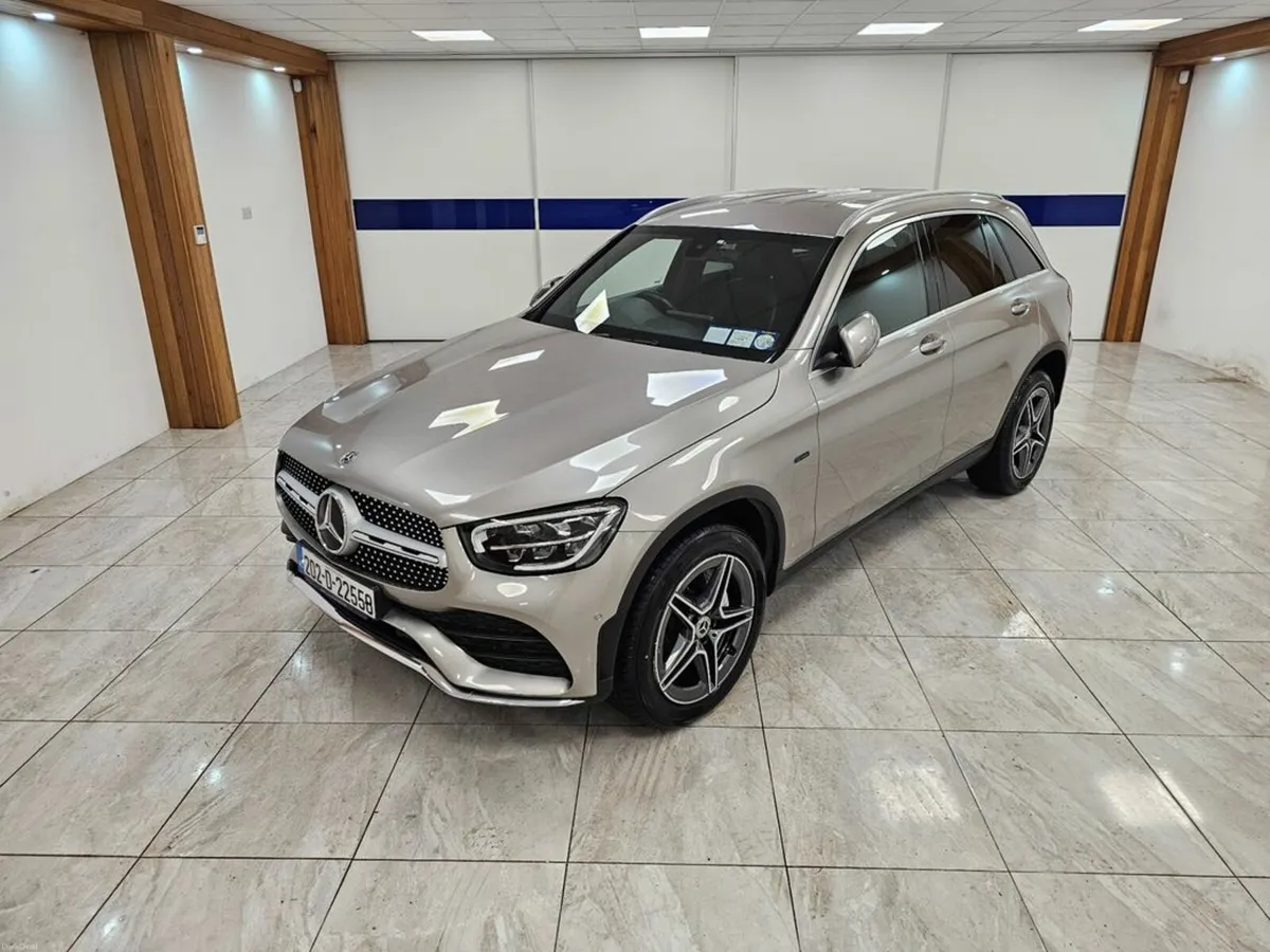 Mercedes-Benz GLC 300 DE AMG 4MATIC // MOJAVE SILV - Image 3