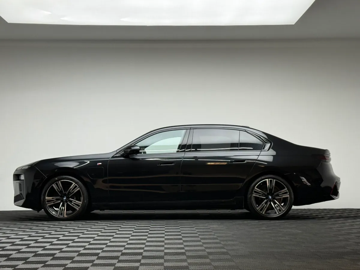 BMW 7-Series 750E M SPORT XDRIVE SAPPHIRE BLACK - Image 4