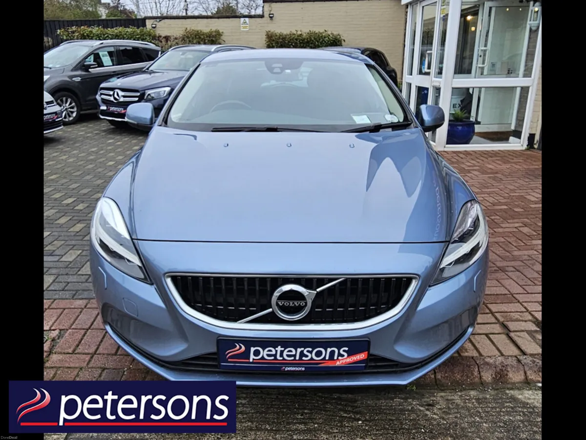 Volvo V40 2.0 D2 MOMENTUM NAV + 120BHP 5DR - Image 4