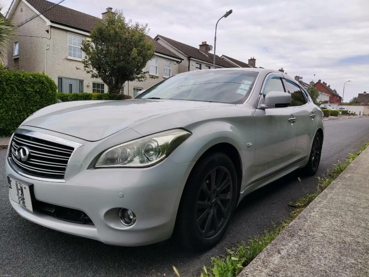 Nissan Fuga Hybrid - Image 2