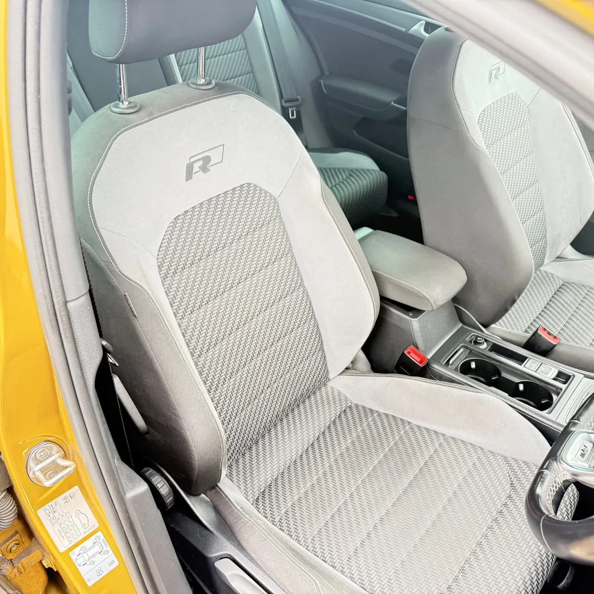 VOLKSWAGEN GOLF 2018 - 150 BHP - R LINE - Image 3