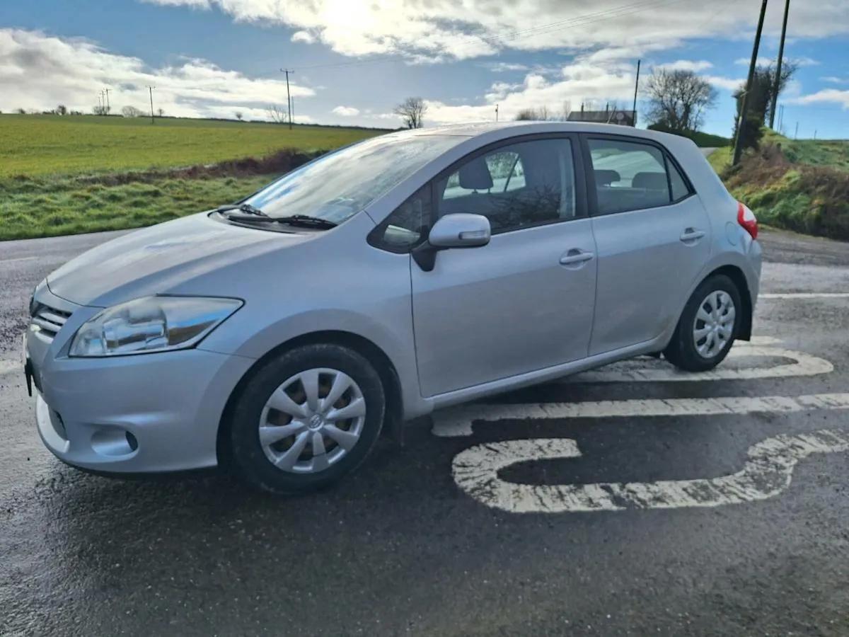 Toyota auris 2011 - Image 2