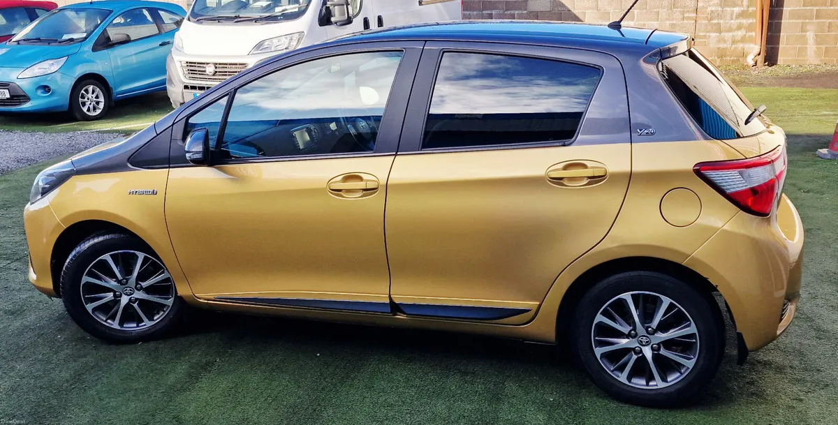 Toyota Yaris HYBRID 1.5 AUTO Y20 LIMITED EDIT - Image 3