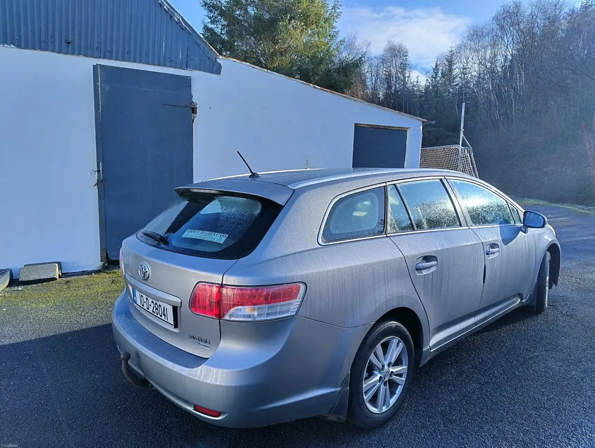 Toyota Avensis 2010 - Image 2