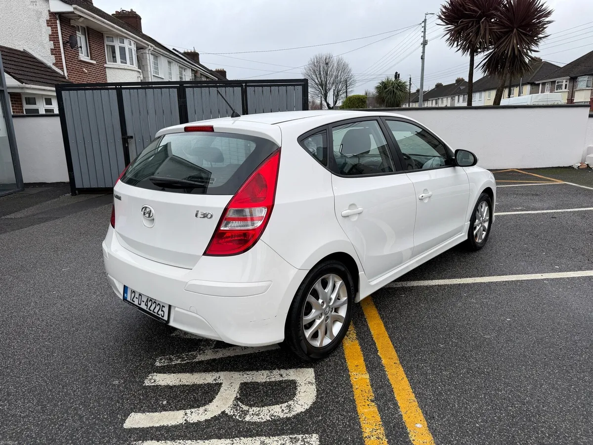 Low mileage 2012 Hyundai i30 - Image 3