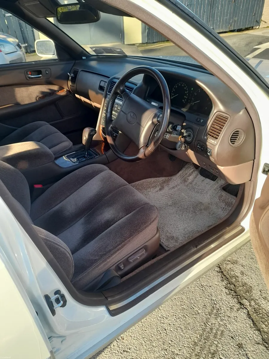 Toyota  Celsior 1991 - Image 2