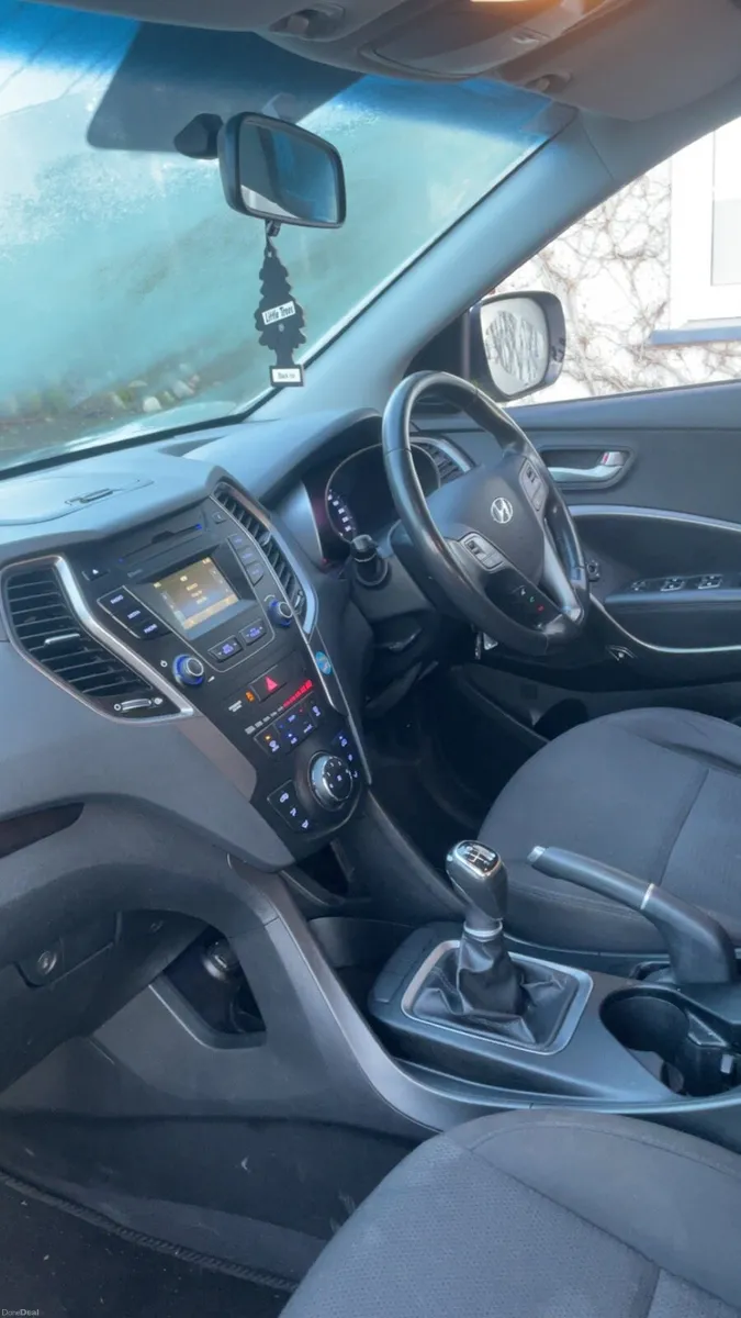 Hyundai Santa Fe 7 seater - Image 2