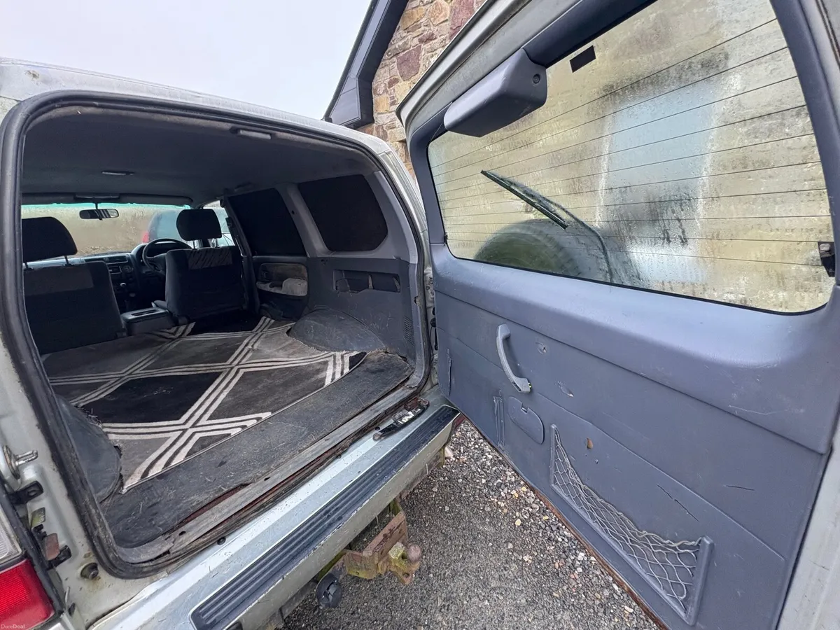 Toyota Land Cruiser 2001 - Image 3