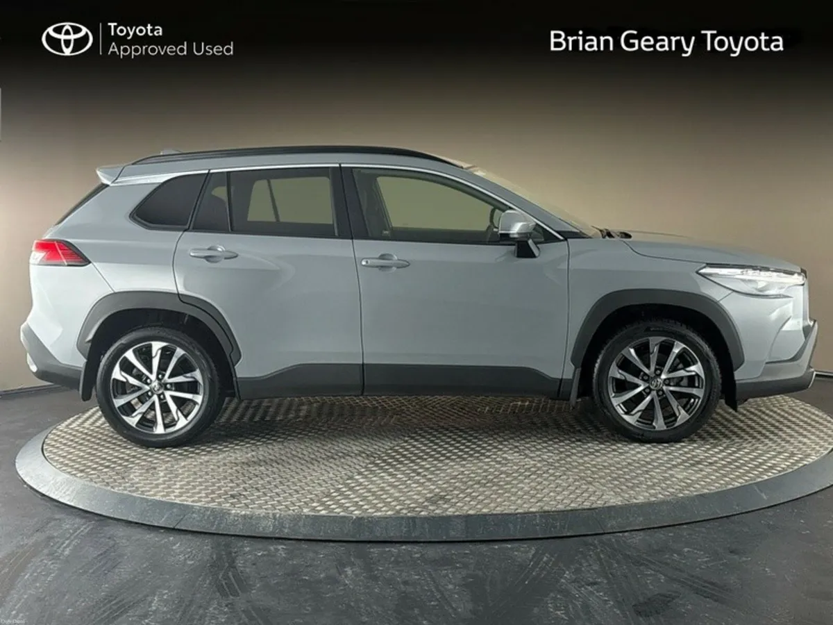 Toyota Corolla Cross HYBRID SPORT - Image 3
