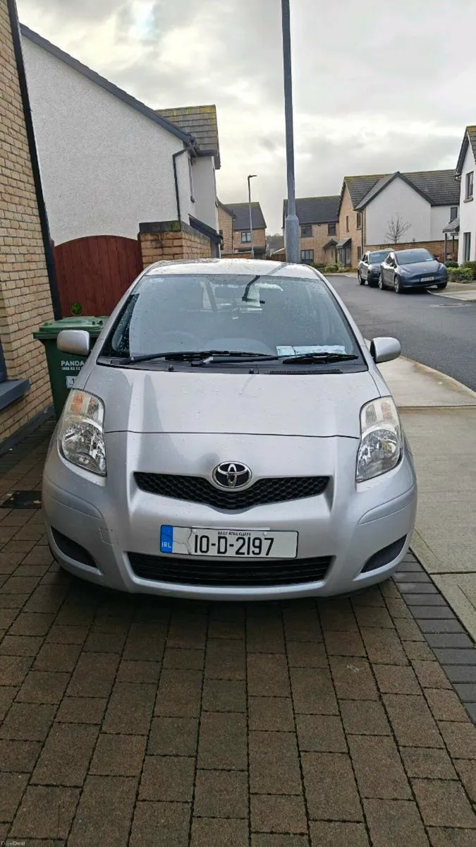 2010 Toyota Yaris 1.0 Silver 82k km, NEW NCT 02/27 - Image 1