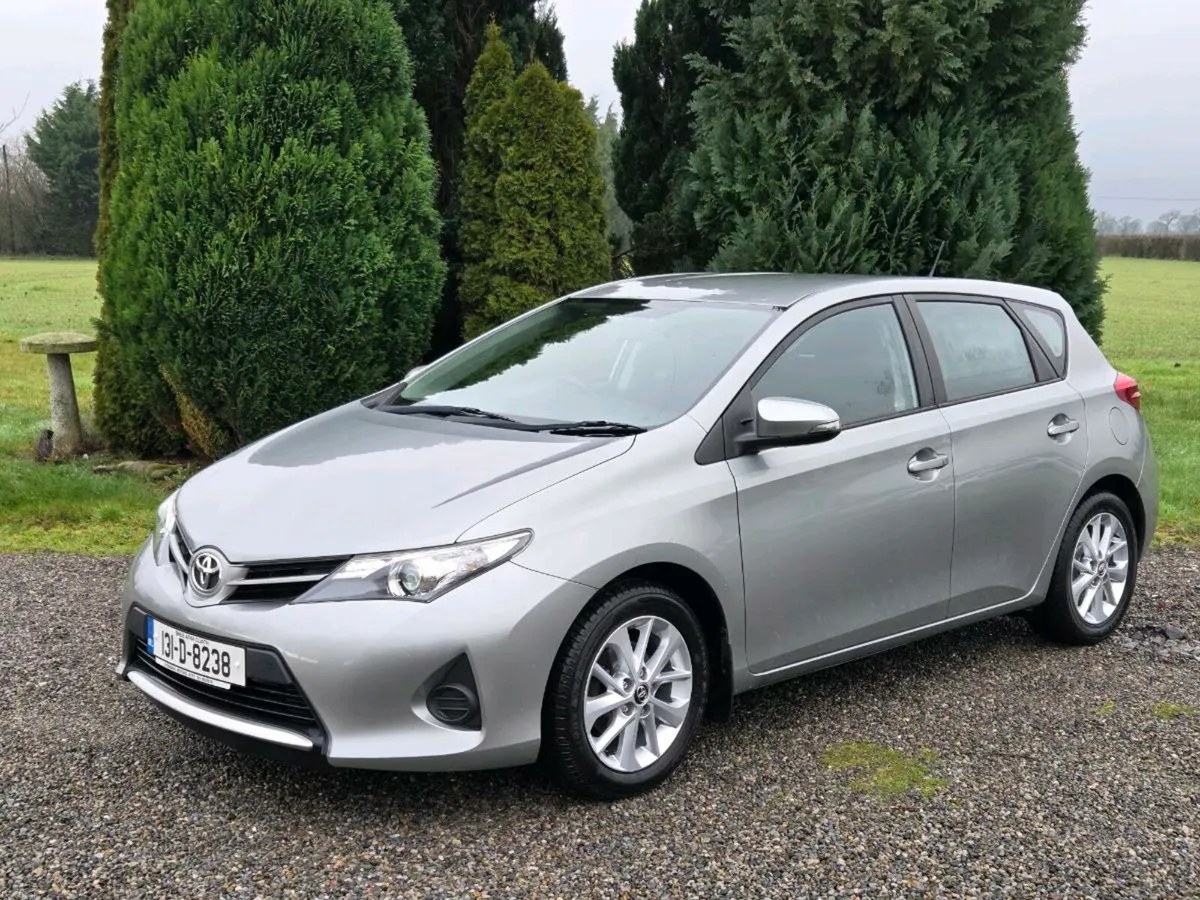 Very Low Mileage Toyota Auris 1.3 VVTi - Image 2