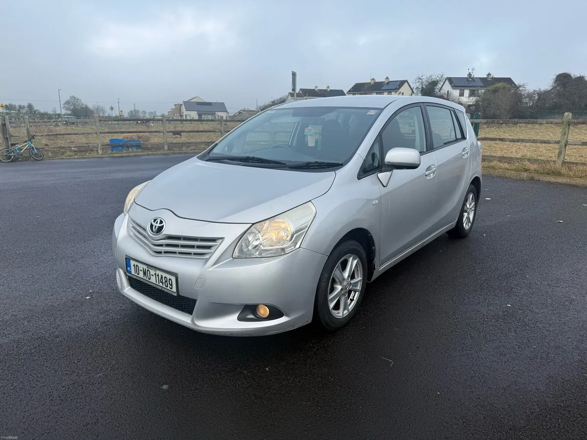 10 Toyota verso 7 seater - Image 2