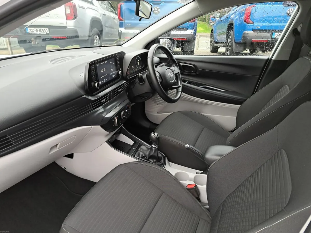 Hyundai i20 LAUNCH EDITION 1.2 MANUAL - Image 3