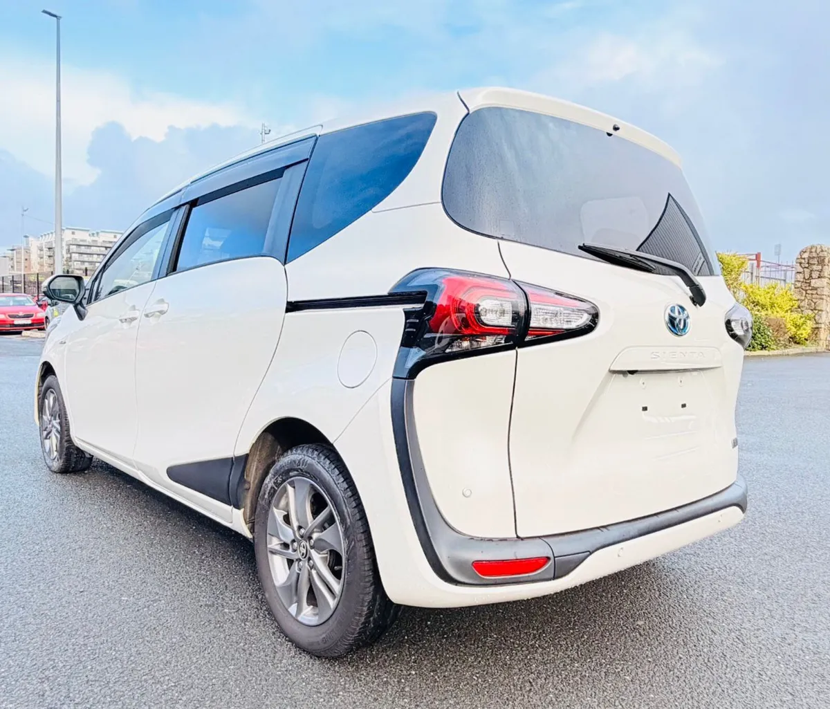 Toyota Sienta  Hybrid 2019 - Image 4