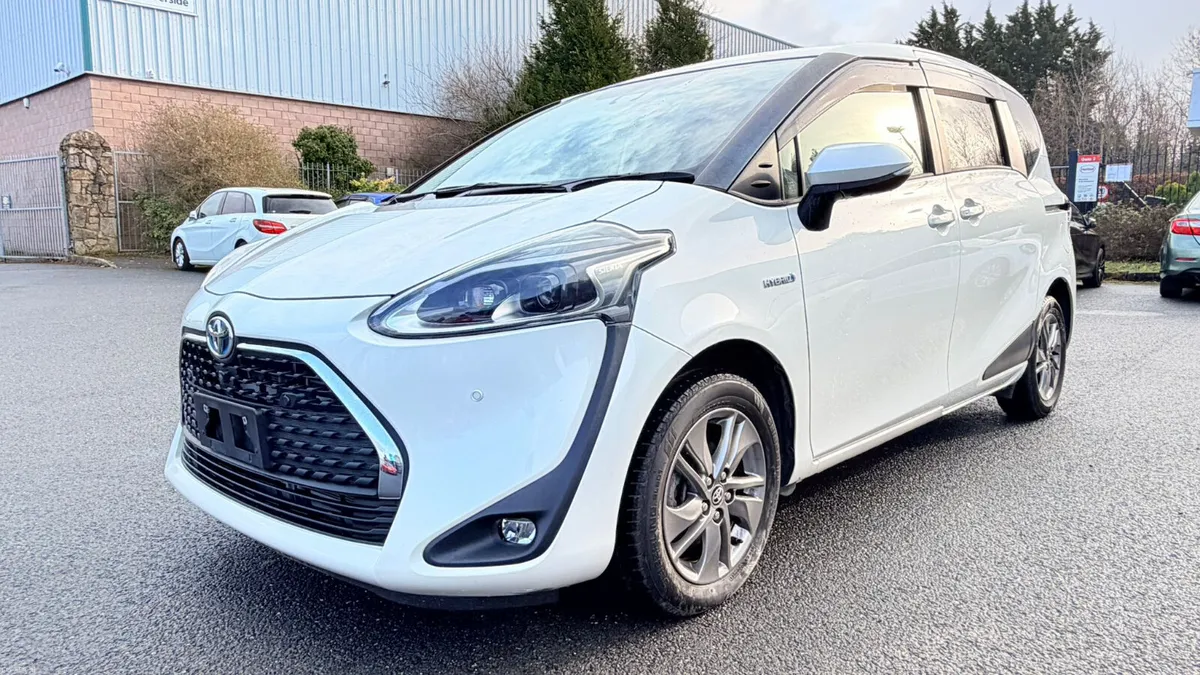 Toyota Sienta  Hybrid 2019 - Image 2