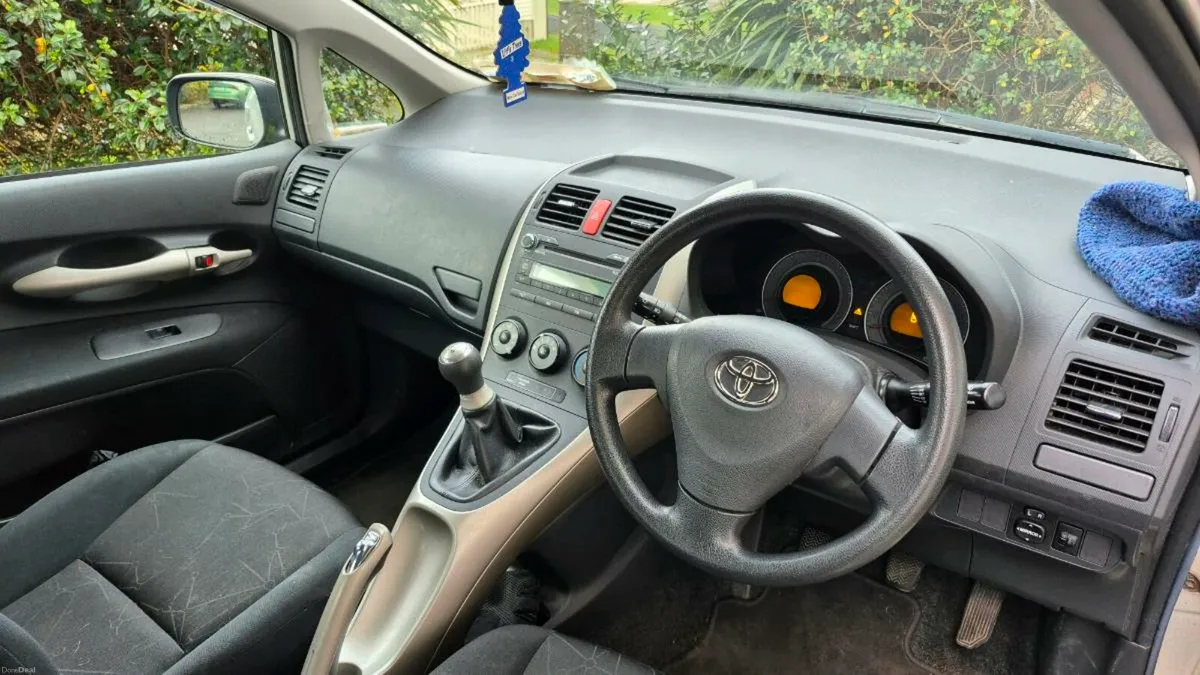 2008 toyota auris d-4d. Reliable and economical - Image 2