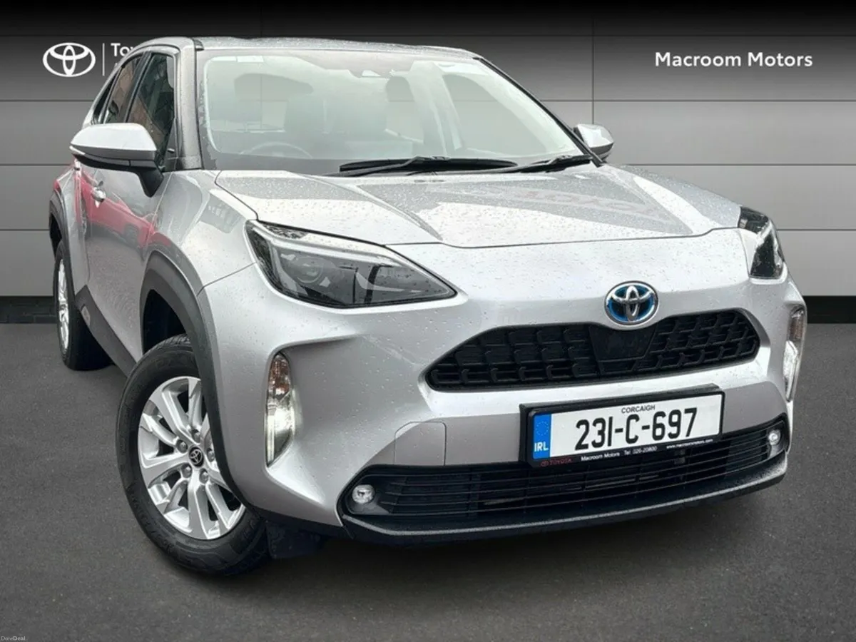 Toyota Yaris Cross CR LUNA 4DR AUTO CROSS - Image 1