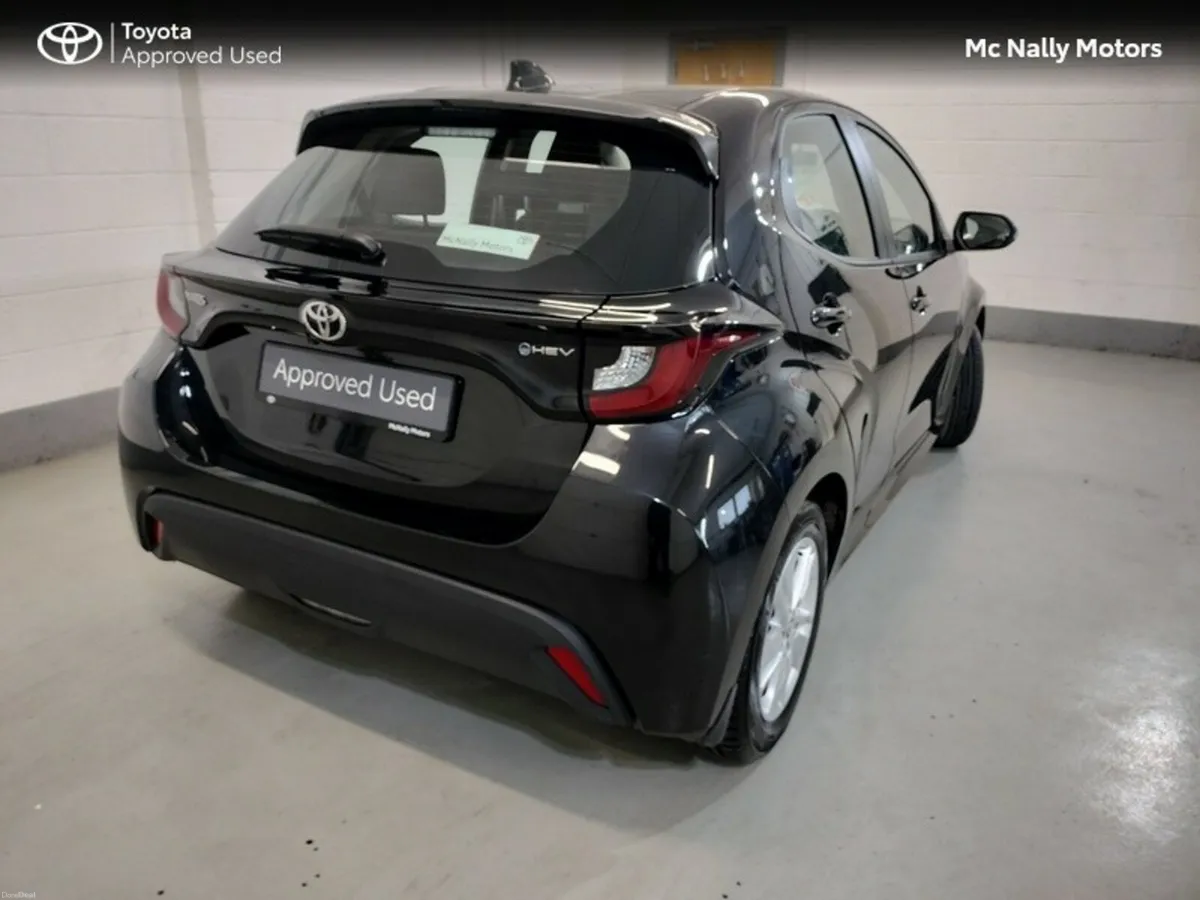 Toyota Yaris HYBRID 115 LUNA LOW KMS - Image 3