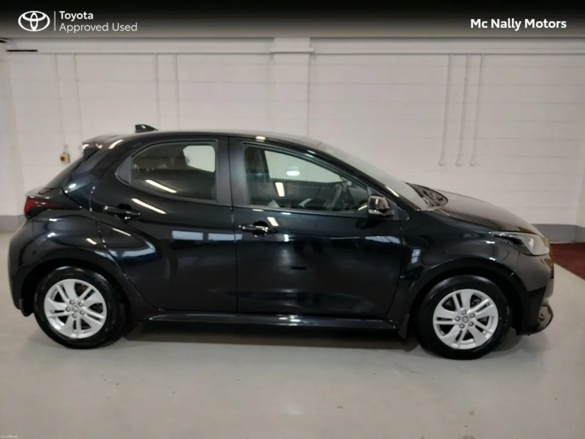 Toyota Yaris HYBRID 115 LUNA LOW KMS - Image 4