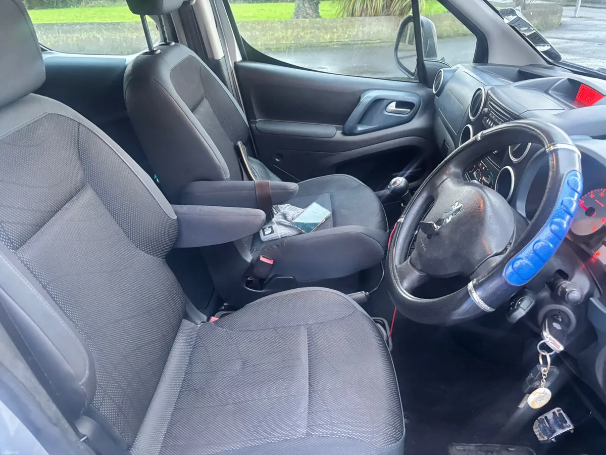 Peugeot Partner Tepee 2012 wheel chair - Image 4