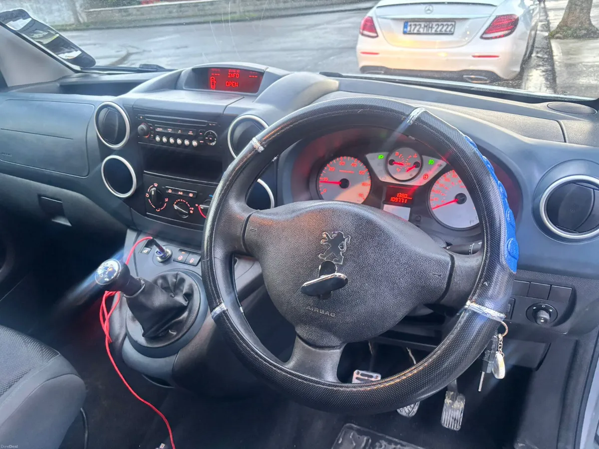 Peugeot Partner Tepee 2012 wheel chair - Image 2