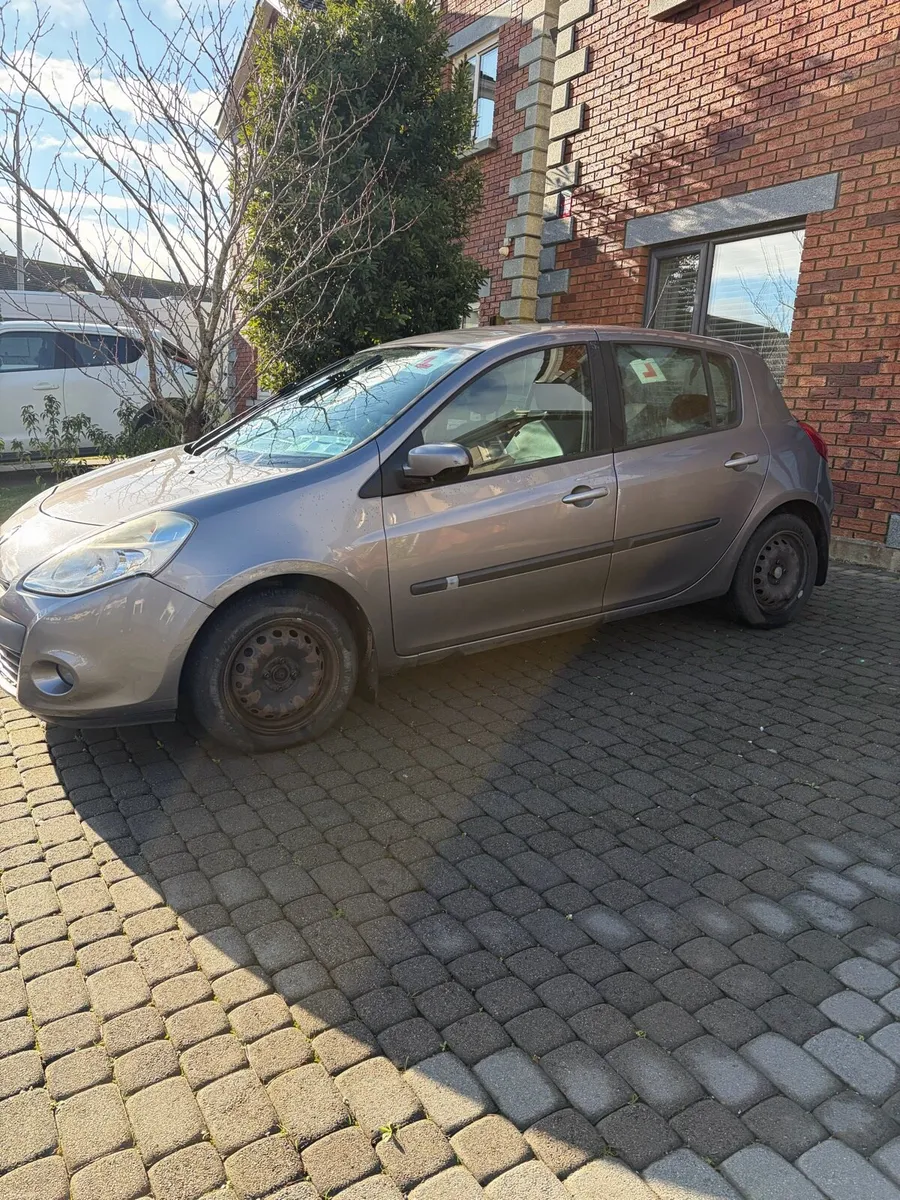 2011 Renault Clio - Image 2