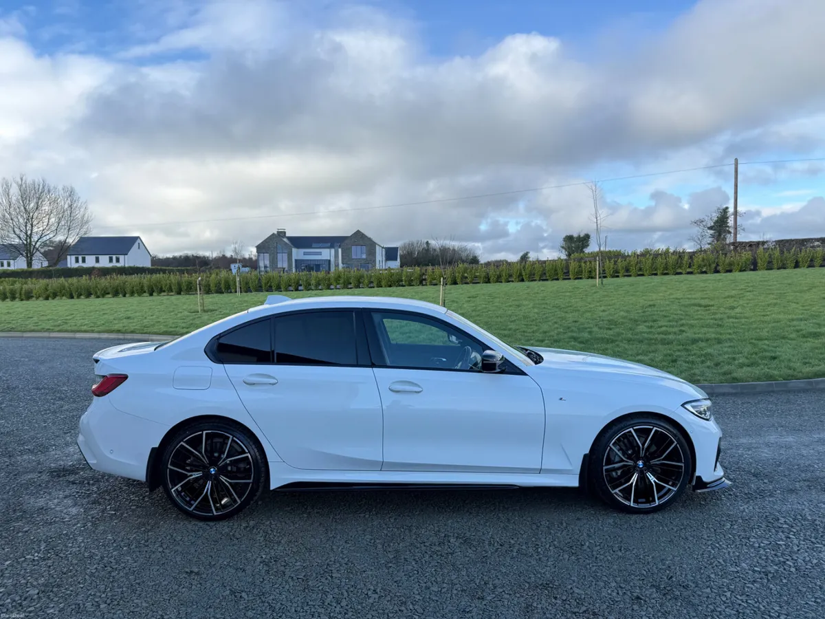 211 BMW 330E M Sport - Image 2