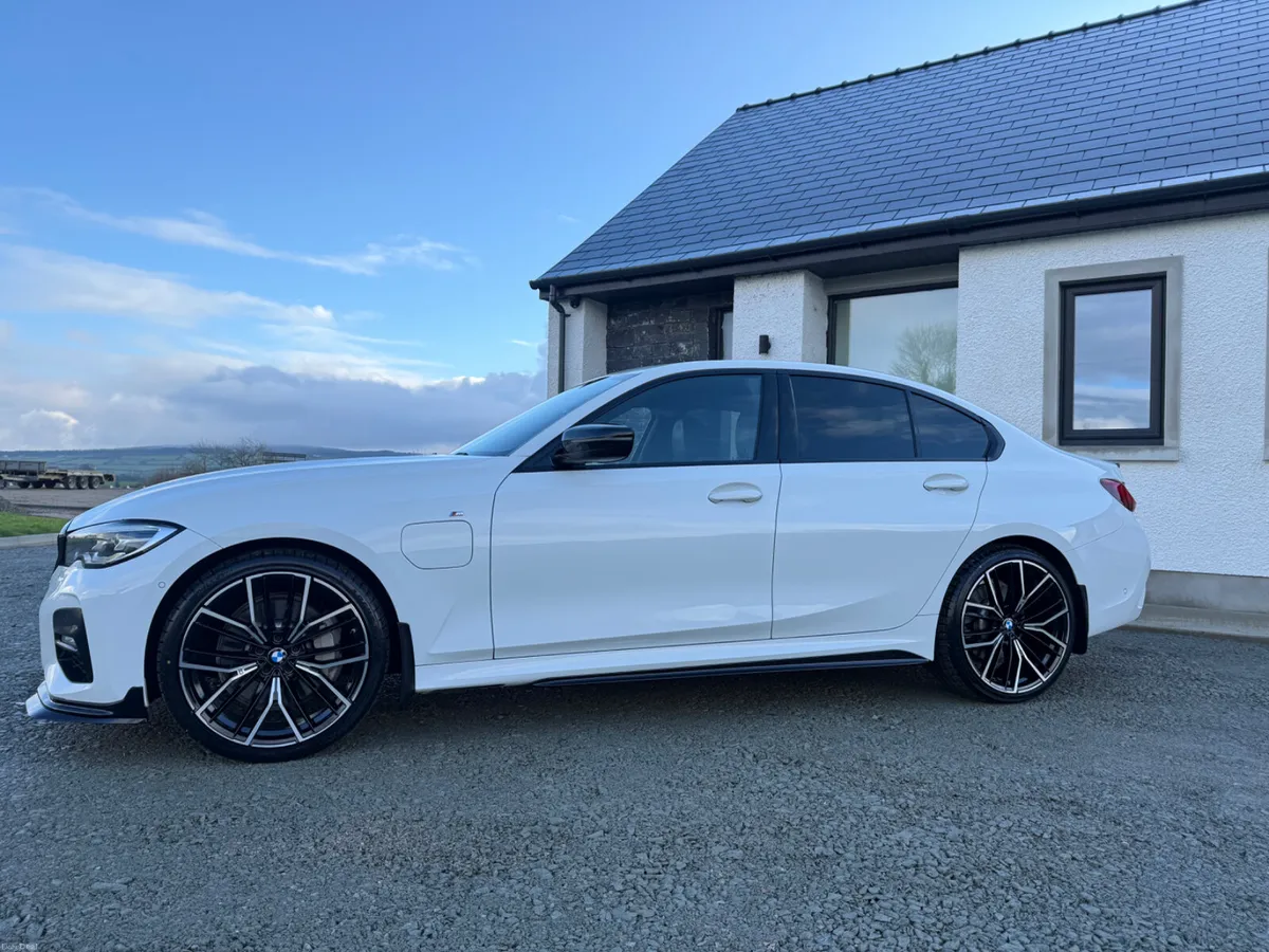 211 BMW 330E M Sport - Image 3