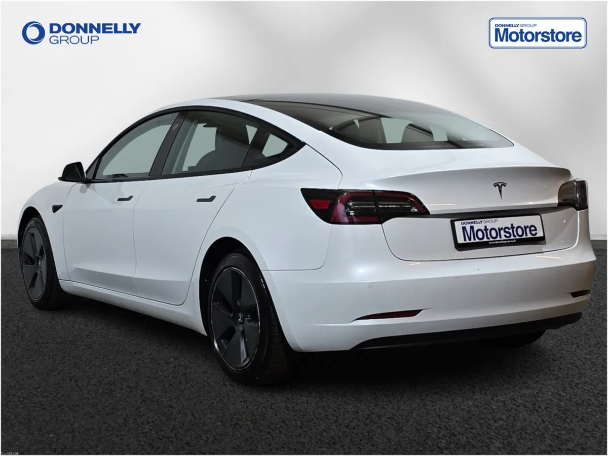 Tesla Model 3 Saloon Standard Plus - Image 2