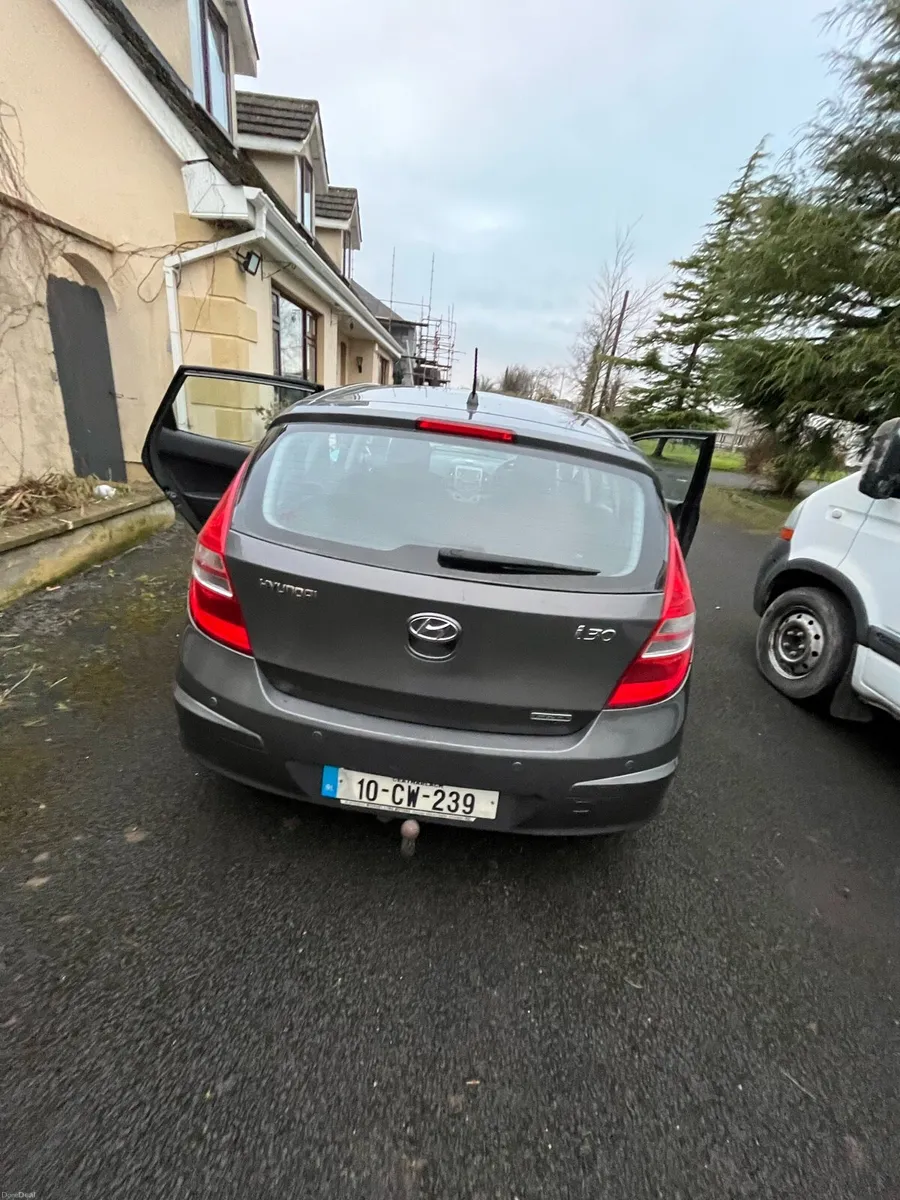 Hyundai i30 2010 1.6L diesel - Image 4