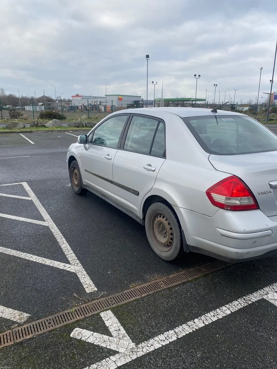 Nissan Tiida 2010 - Image 2