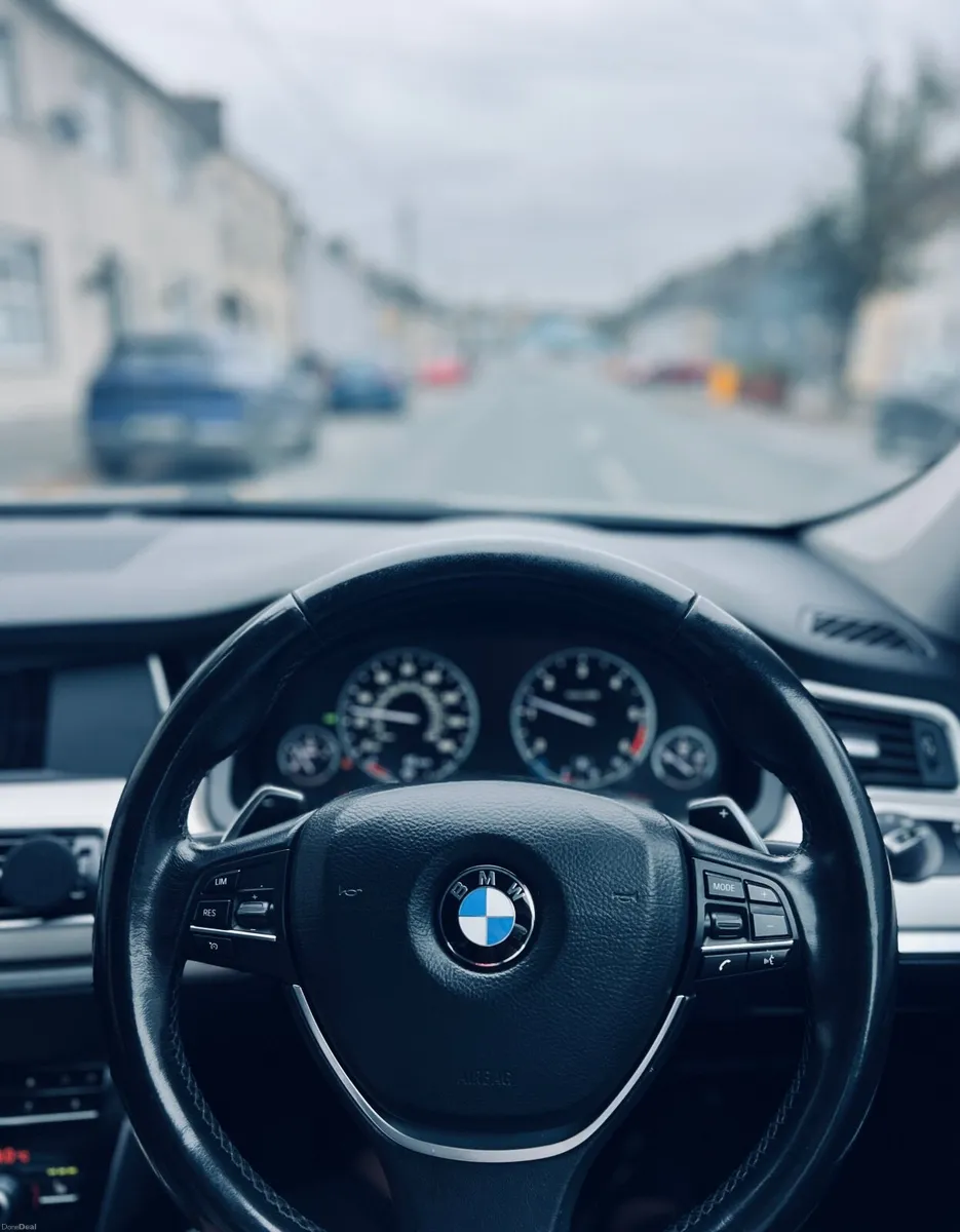 BMW 5-Series 2014 - Image 2