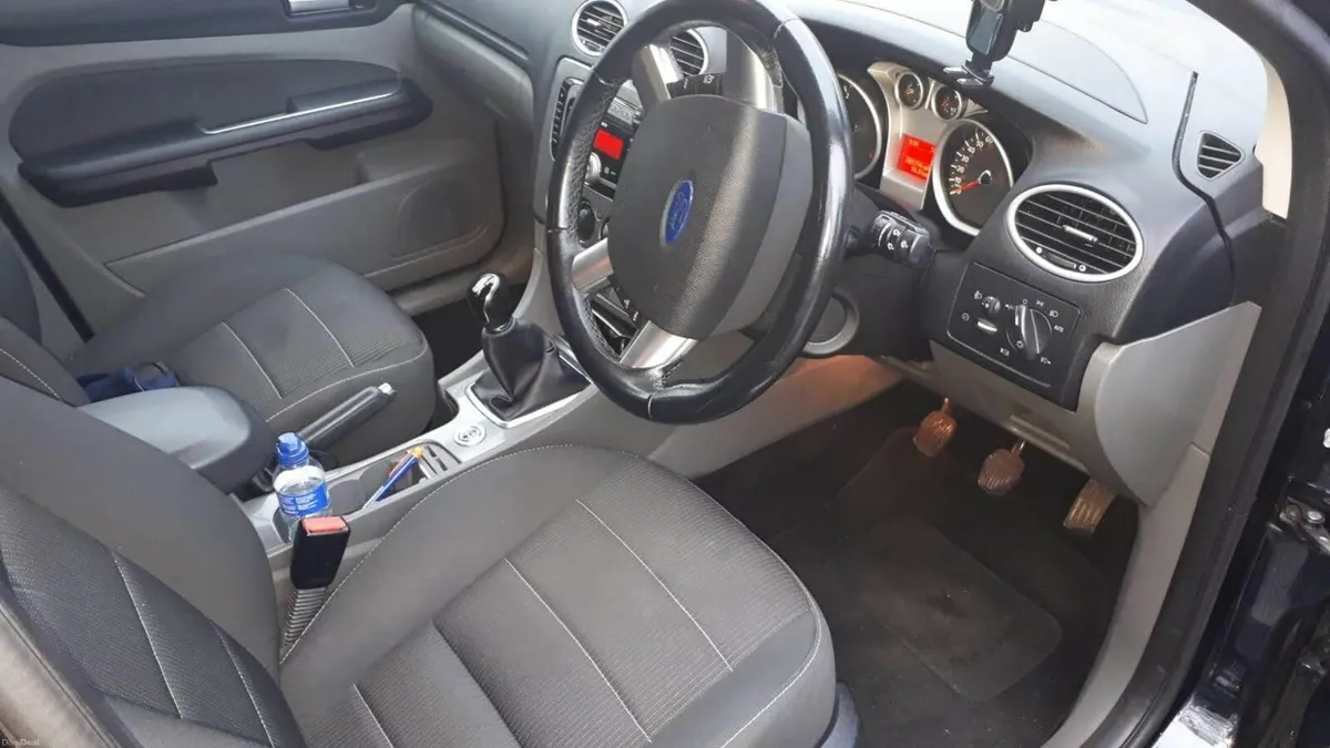 Ford Focus 2011 - Image 2