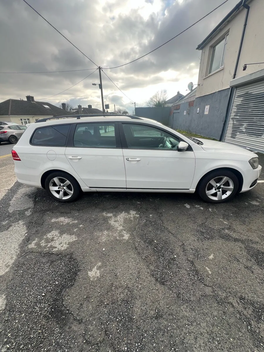 Volkswagen Passat 1.6  diesel Blue-motion - Image 1