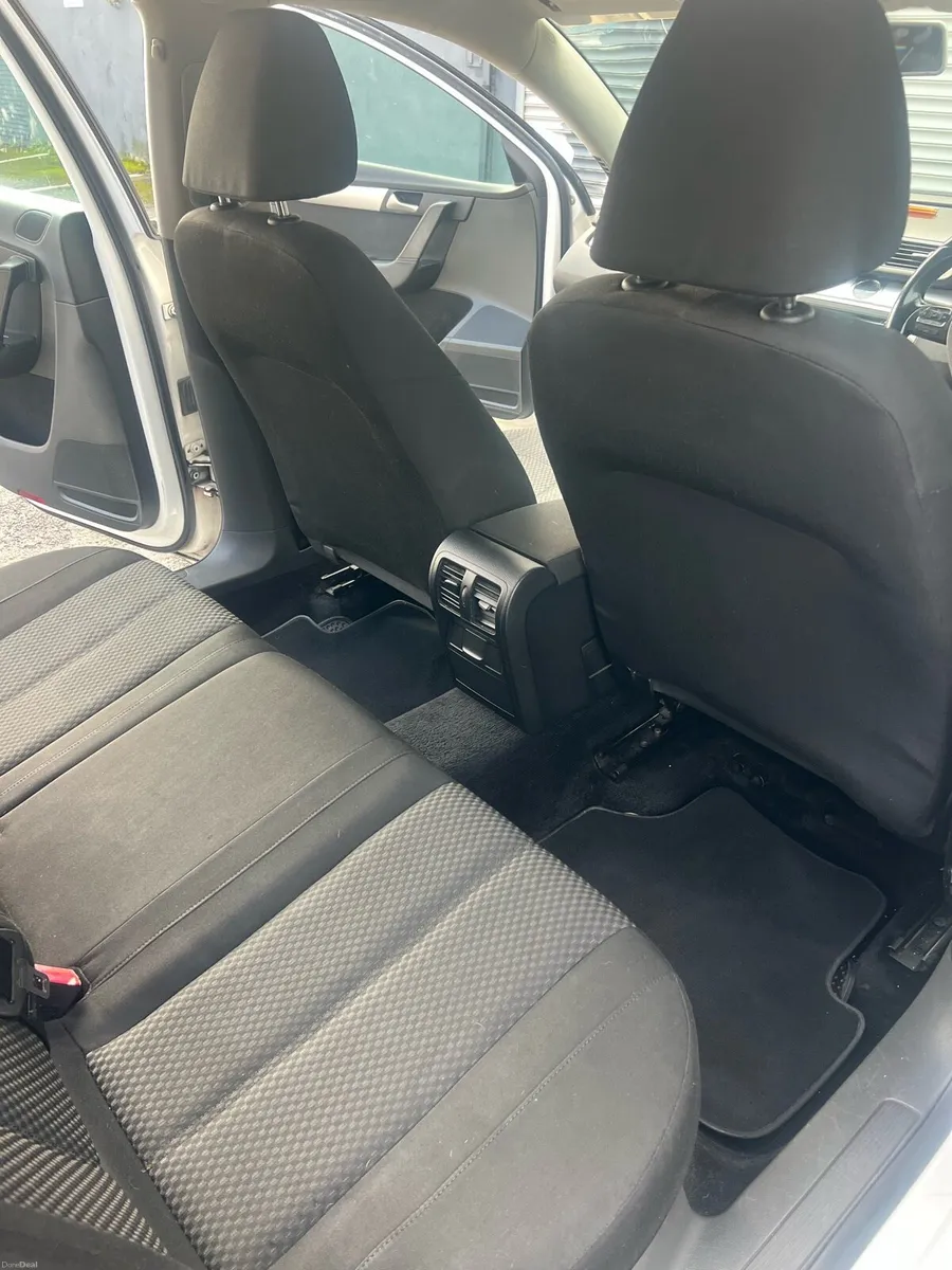 Volkswagen Passat 1.6  diesel Blue-motion - Image 4