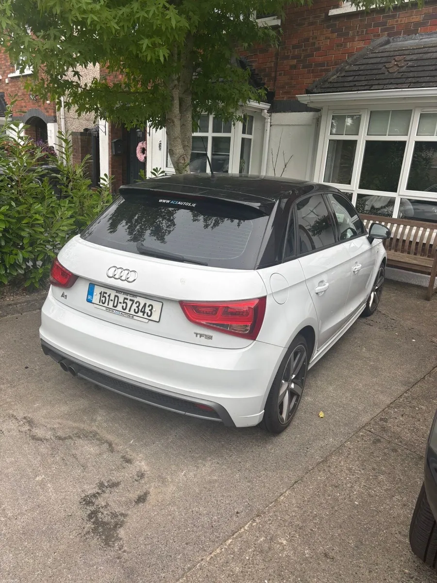 Audi A1 Sportback - white with black roof - Image 3