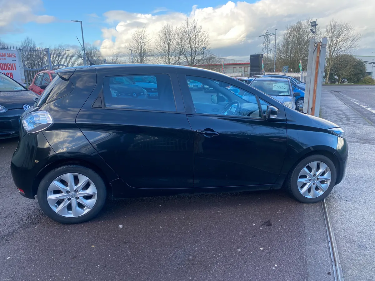 Renault Zoe 2015 FULL ELECTRIC AUTOMATIC - Image 3