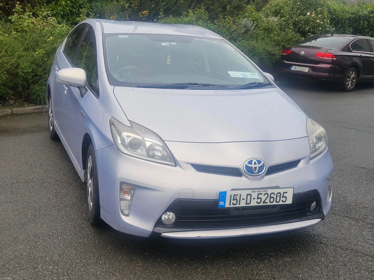 TOYOTA PRIUS 2015 ONE LADY OWNER -WELL MAINTAINED - Image 1